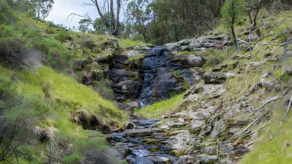 Hopetoun Falls Walking Track (3.5km) Hopetoun falls walking track (3. 5km)