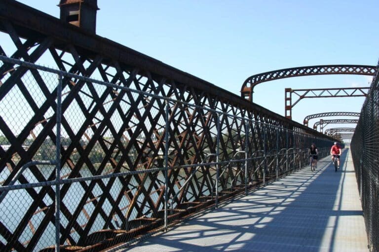 Meadowbank Railway Bridge Walk (500m) Meadowbank railway bridge 768x511