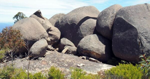 Mount Dunn Og Gog Magog Circuit Hike (8km) Trail hiking mollison galleries rocky creek circuit scaled 600x315