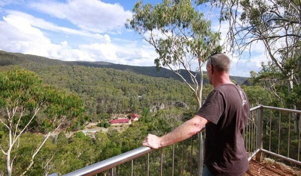 Nichols Gorge Walking Track (7km) Bluff lookout walk trail hiking australia 600x352