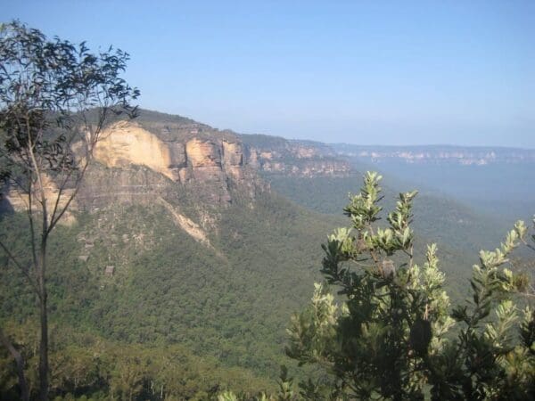 Ruined Castle Walking Track (8.5km) Scenic railway to golden staircase circuit 600x450