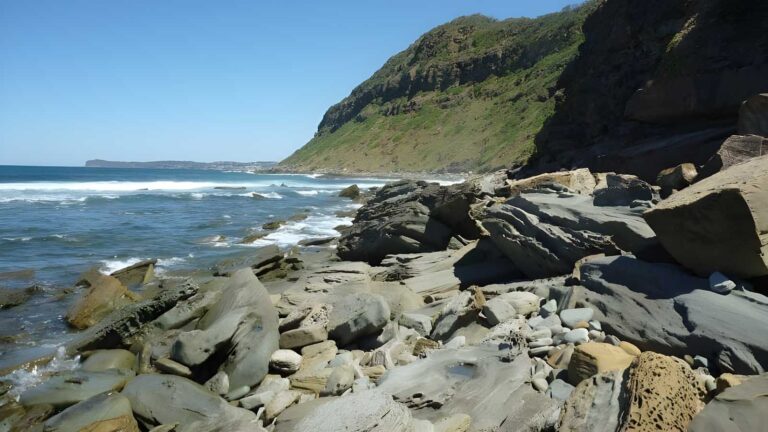Wyrrabalong shoreline walk (4. 6km)