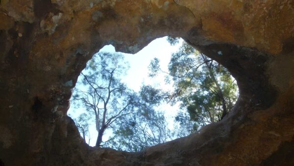 Hangmans Rock Walk (2.2km) Hangmans rock walk (2. 2km)
