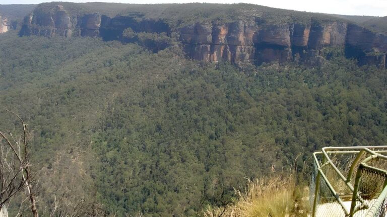Pulpit Rock Car Park to Top Lookout Walk (600m) Pulpit rock car park to top lookout walk (600m)