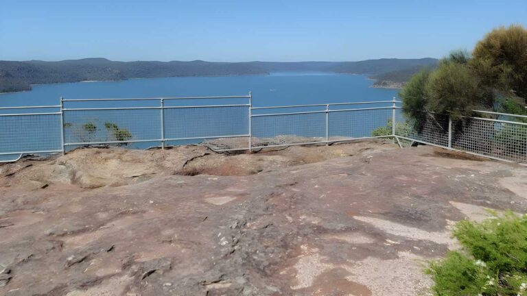 Warrah Trig to Pearl Beach Walk (2.8km) Warrah trig to pearl beach walk (2. 8km)