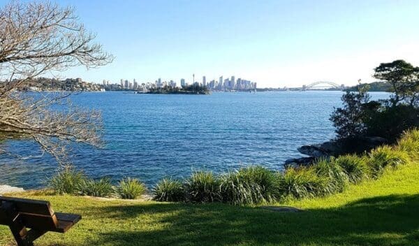 Hermitage foreshore track trail hiking australia 600x352