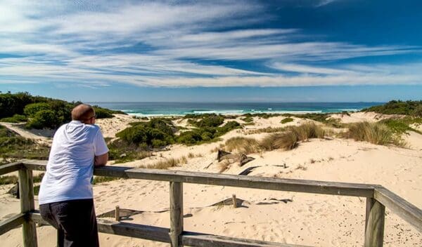 Hikes Submarine beach walking track trail hiking australia 600x352