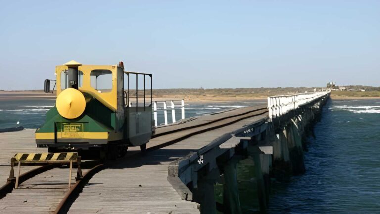 Carnarvon Tramway Walk (3km) Carnarvon tramway walk (3km)