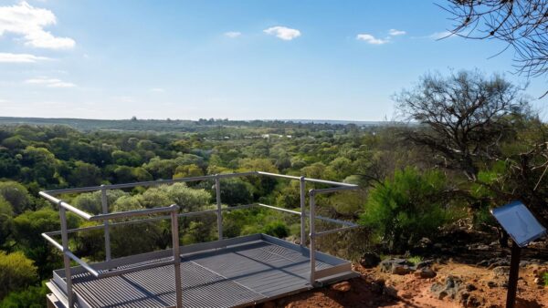 Mullewa bushland trail walk (2. 4km)