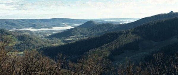 Trail hiking lake mountain woolbutt loop 600x254