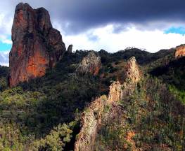 Breadknife and Grand High Tops walk Trail Hiking Australia