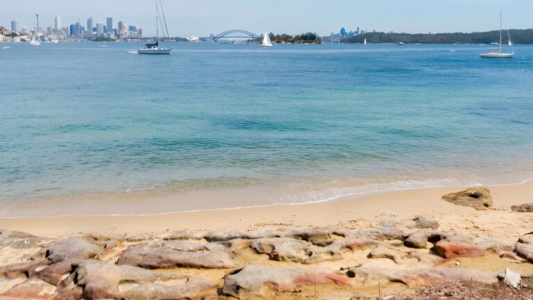 Queens Beach Walk (100m) Queens beach walk (100m)