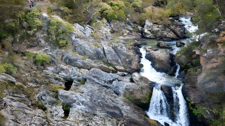 Tia Falls Walk (1.5km) Tia falls walk (1. 5km)