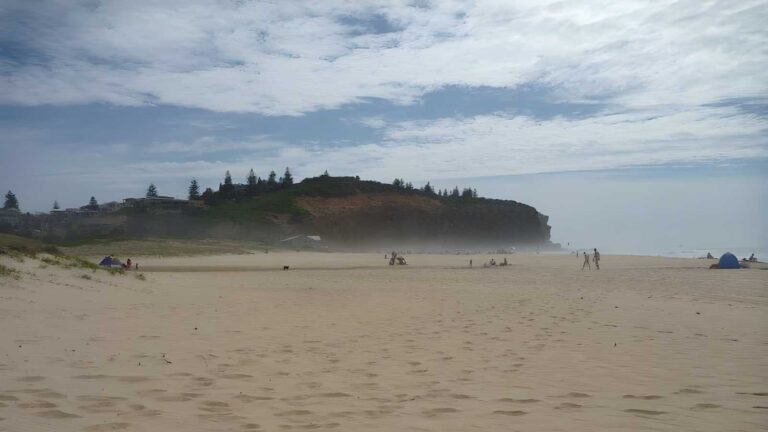 Northern Redhead Beach Walk (1.2km) Northern redhead beach walk (1. 2km)