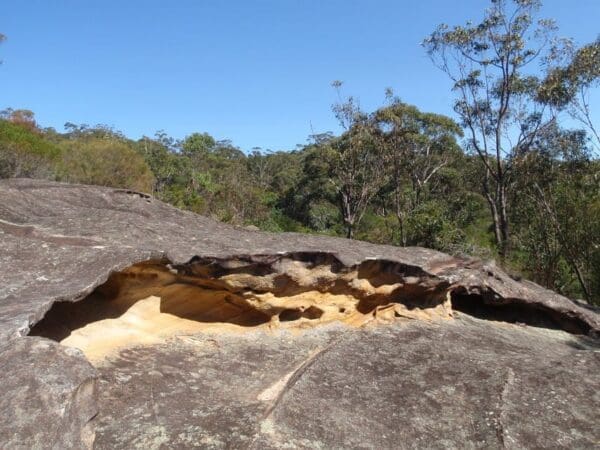 Refuge rock and natural arch 600x450
