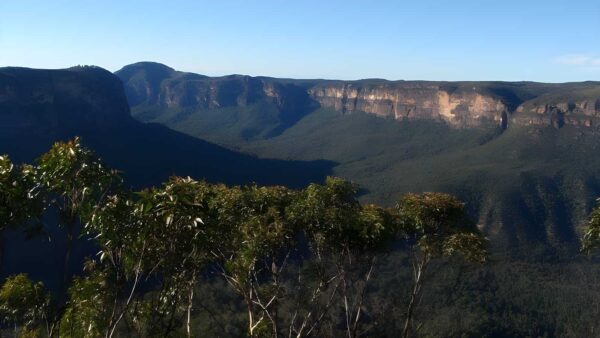 Perrys Lookdown to Blue Gum Forest Walk (5.4km) Perrys lookdown to blue gum forest walk (5. 4km)