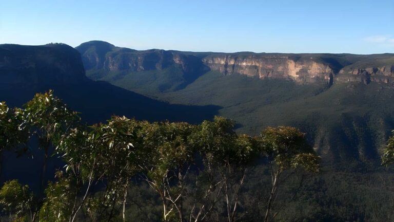 Perrys Lookdown to Blue Gum Forest Walk (5.4km) Perrys lookdown to blue gum forest walk (5. 4km)