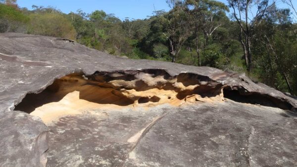 Refuge rock & natural arch walk (1. 4km)