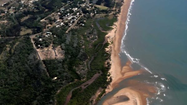 Coral Coast Pathways: Moore Park Beach Section Walk (4km) Coral coast pathways: moore park beach section walk (4km)