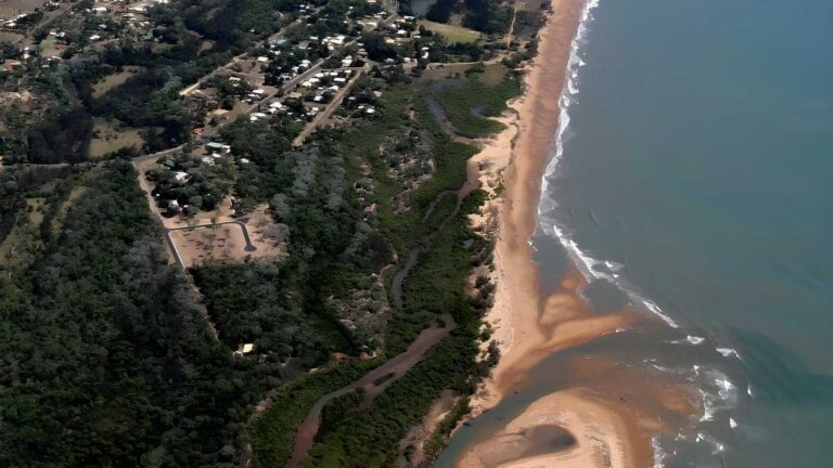 Coral Coast Pathways: Moore Park Beach Section Walk (4km) Coral coast pathways: moore park beach section walk (4km)