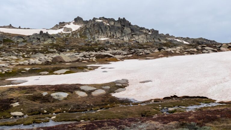 Charlotte pass to thredbo - rawson pass hike (12. 2km)