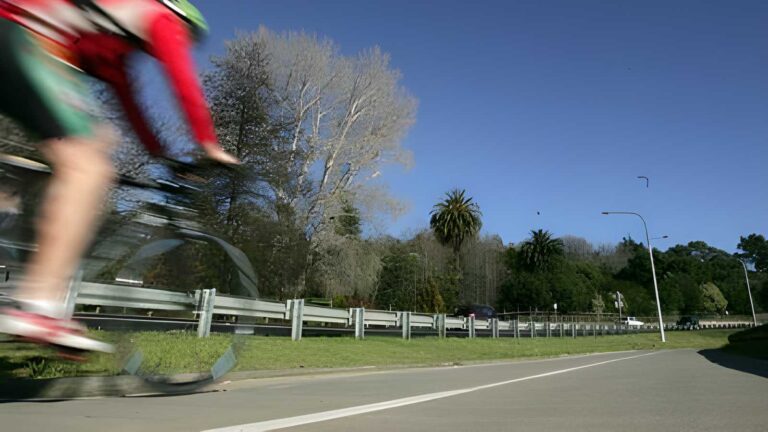 Hobart Intercity Cycleway Hike (15.5km) Hobart intercity cycleway hike (15. 5km)