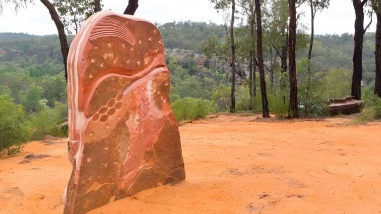 Sculptures In the Scrub Walking Track (3km) Sculptures in the scrub walking track (3km)