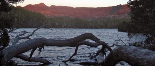 Shadow lake circuit trail hiking australia 600x254