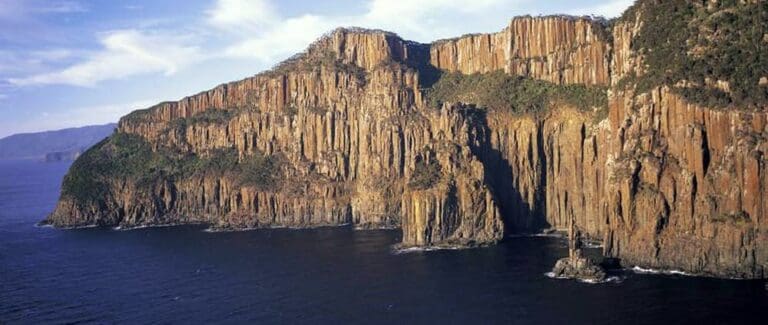 Fluted cape walk trail hiking australia 768x325