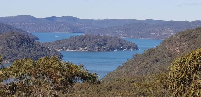 Wondabyne to Pindar Cave Hike (13.6km) Trail hiking brisbane water np wondabyne to pindar cave return 768x373