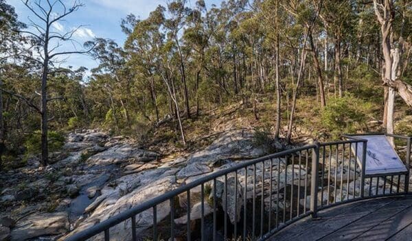 Myanba gorge walking track trail hiking australia 600x352