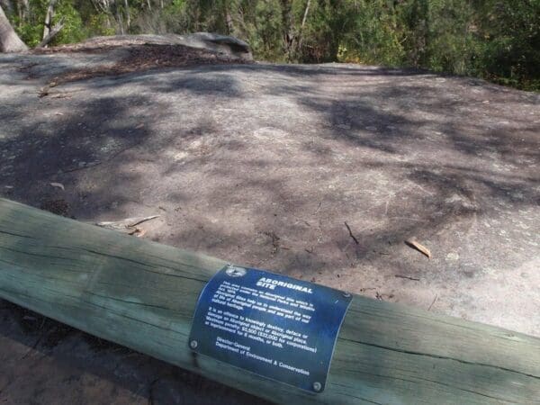 Hikes Girrakool aboriginal engravings track 1 600x450