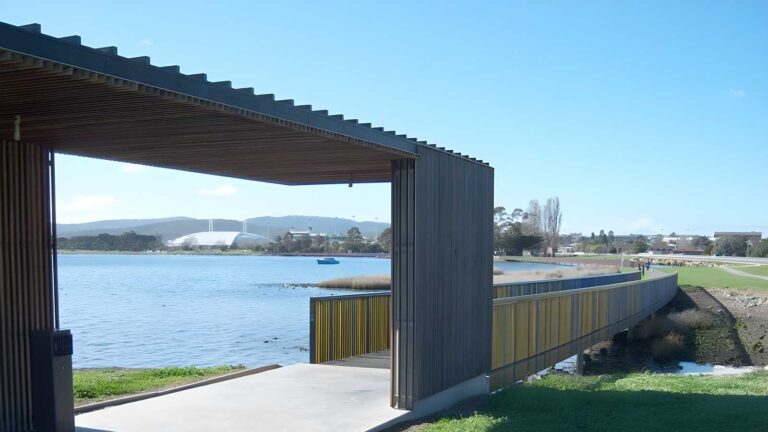 Elwick Bay Walk (6.8km) Elwick bay walk (6. 8km)