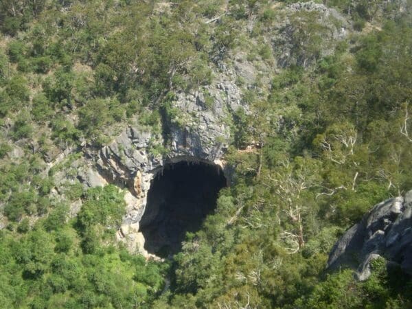 Six Foot Track Walk (46km) Mckeowns valley lookdown walk 600x450