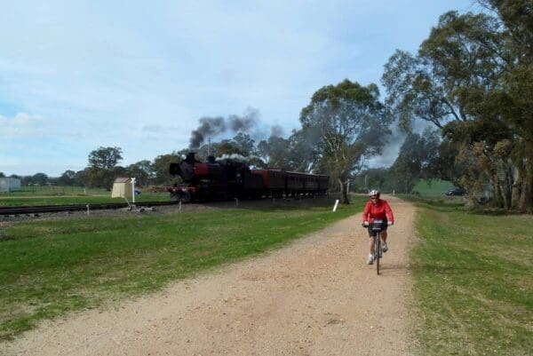 Multi day hikes Australia Castlemaine to maldon trail 600x401