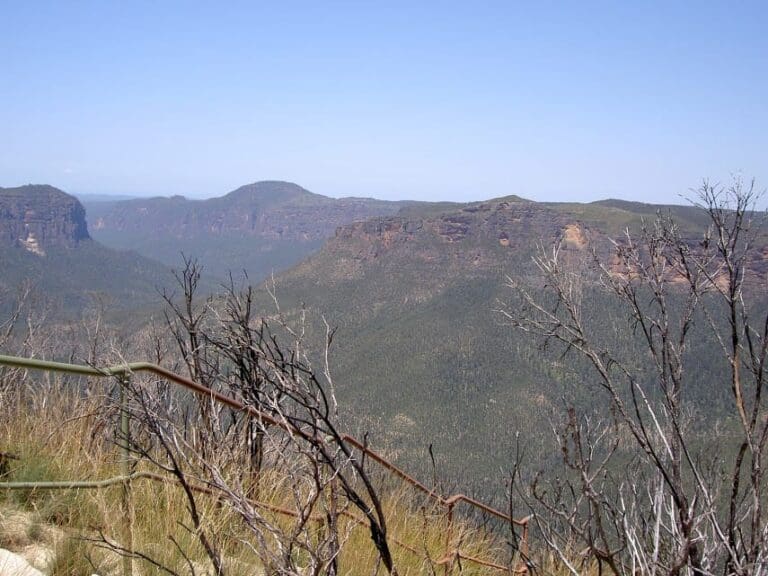 Pulpit Rock Car Park to Middle Lookout Walk (700m) Pulpit rock car park to middle lookout 768x576