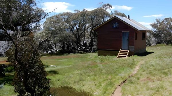 Derrick Hut via Mount Loch Hike (10km) Derrick hut via mount loch hike (10km)