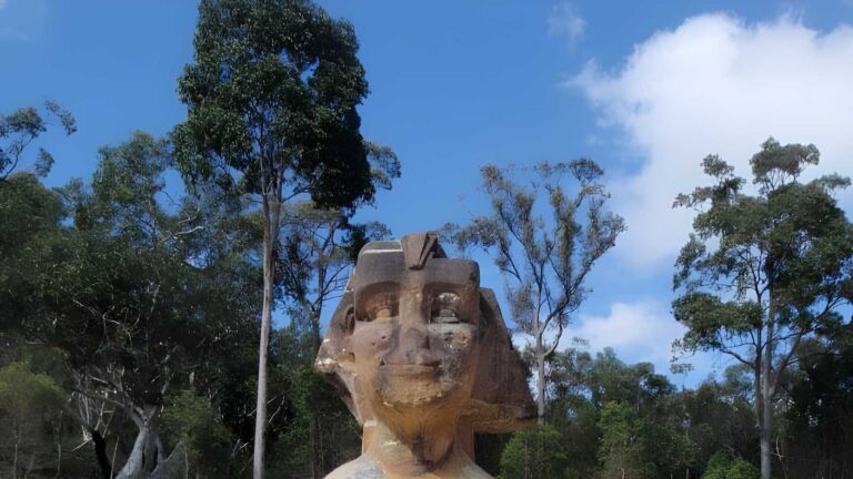Darri & Warrimoo to the Sphinx Memorial Hike (6.6km) Darri & warrimoo to the sphinx memorial hike (6. 6km)
