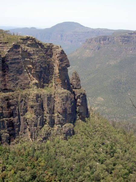 Day Hikes Australia Pulpit rock to evans lookout cliff top track 450x600