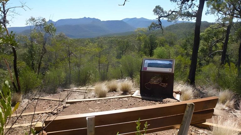 Biruu Gaba Lookout Walking Track (700m) Biruu gaba lookout walking track (700m)