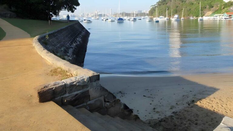 Harbour Bridge to Taronga Zoo Hike (9.8km) Harbour bridge to taronga zoo hike (9. 8km)