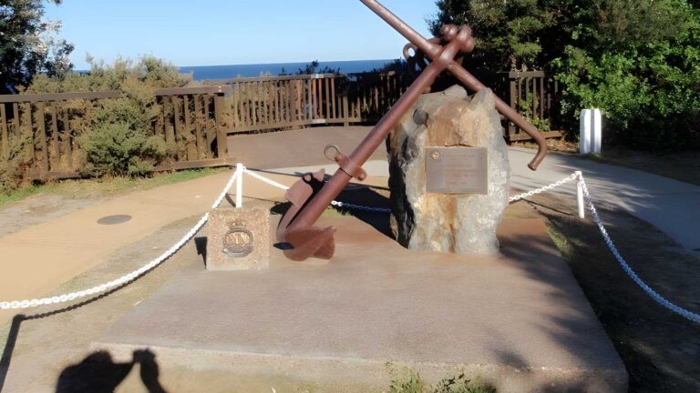 Norah Head Lighthouse & Rockshelf Walk (1.6km) Norah head lighthouse & rockshelf walk (1. 6km)