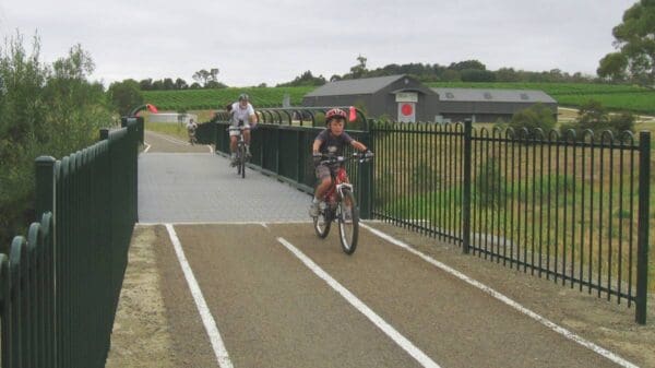 Adelaide hills amy gillett rail trail 600x337