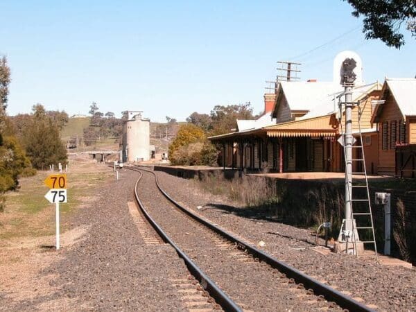 Belougery Split Rock Walking Track (4.5km) Dubbo to molong rail trail 600x450