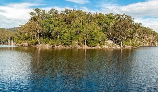 Hikes Kangaroo river walking track trail hiking australia 600x352