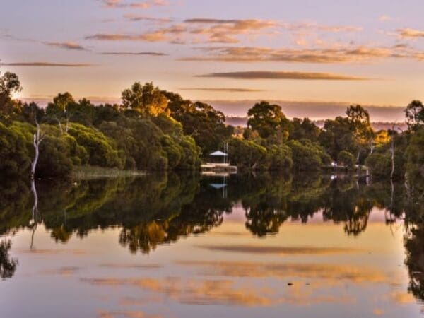 Hotham river foreshore and lions weir 600x450
