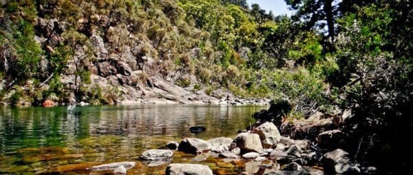 Apsley river waterhole and gorge trail hiking australia 600x254