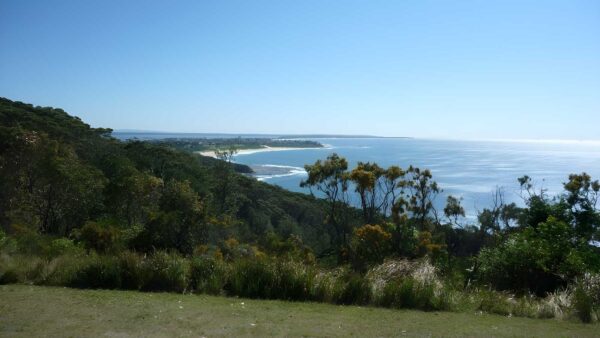 Bateau Bay Picnic Area to Crackneck Lookout Walk (1.7km) Bateau bay picnic area to crackneck lookout walk (1. 7km)