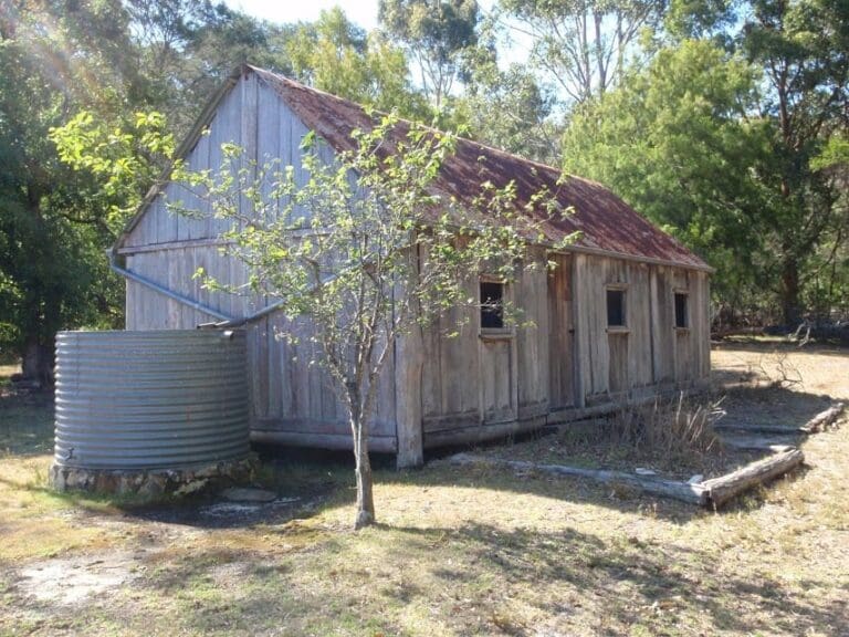 Scotts Hut Walk (3.6km) Scotts hut 768x576