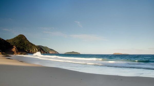 Wreck beach walk (2km)